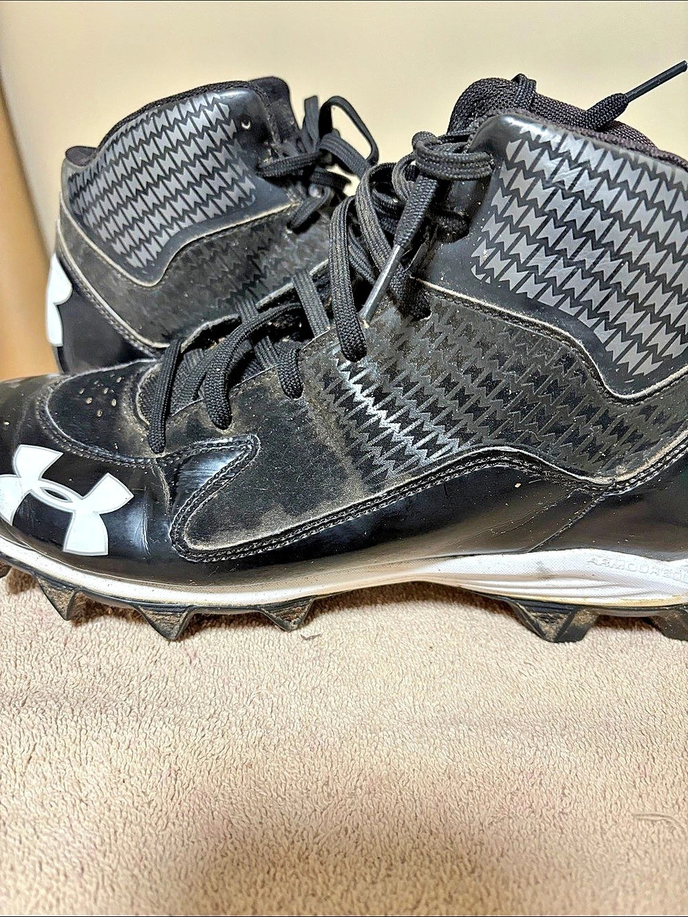 Under Armour Hammer Mid Football Cleats Men's Black & White US 8